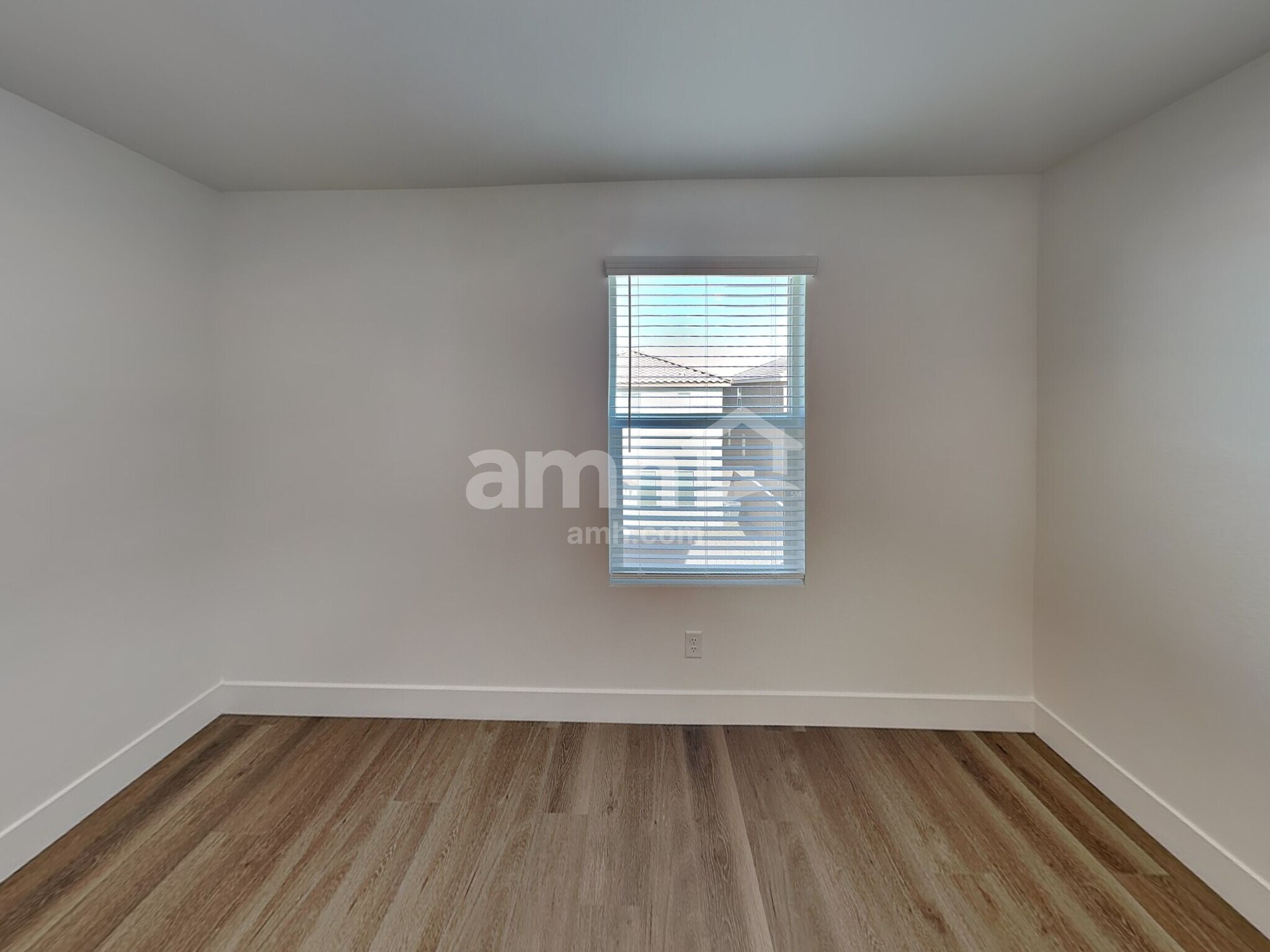 Building Photo - 5864 Vaes Dothrak St