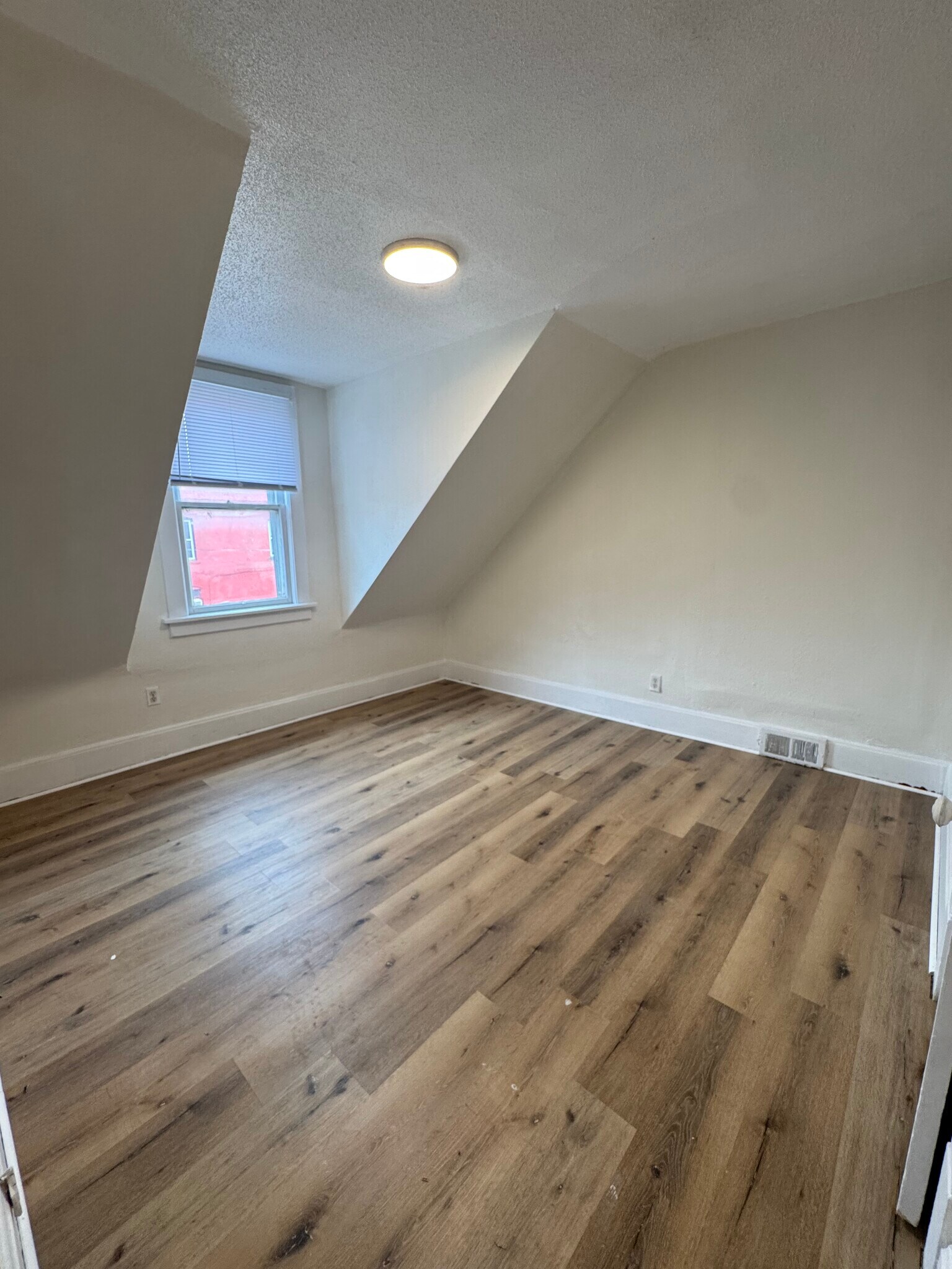 Building Photo - 1047 12th St