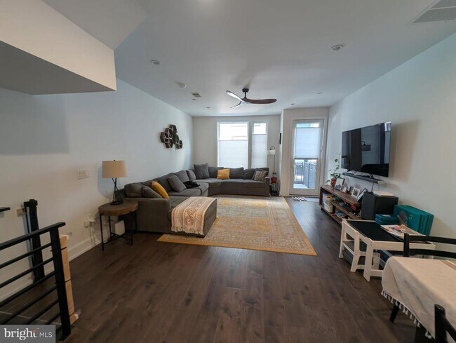 Building Photo - 1757 Waterloo St