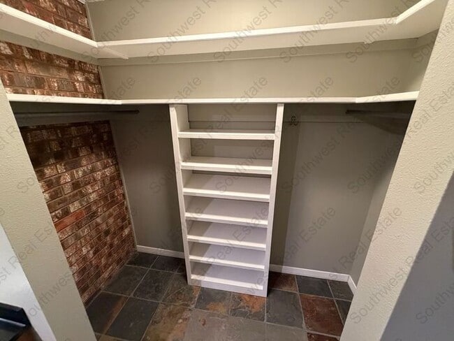 Building Photo - 2 Bed 2.5 Bath Condo on the golf course!