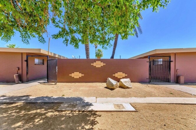 Primary Photo - 621 N 30th Pl