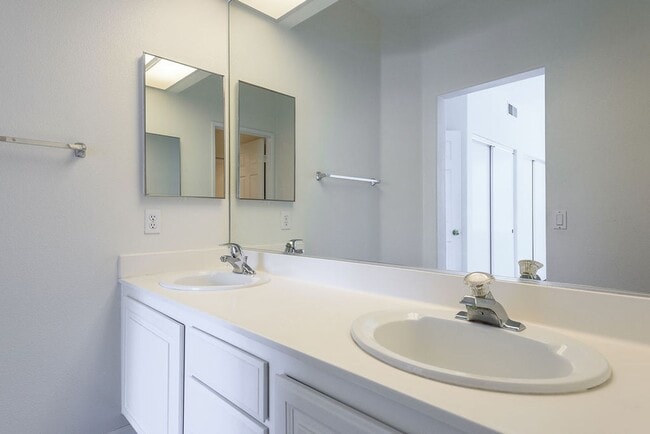 Building Photo - Quiet Carmel Valley Condo For Rent!