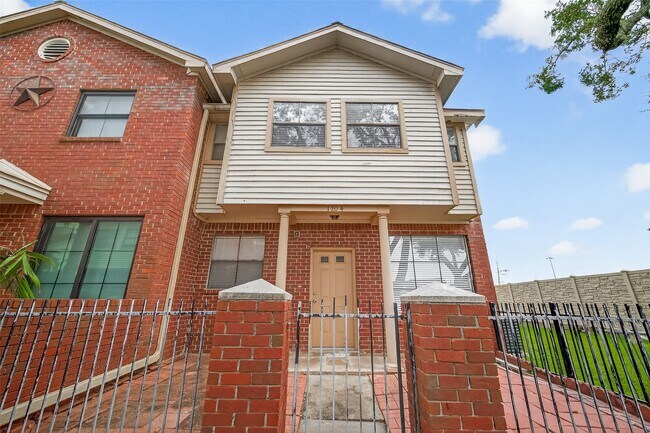 Building Photo - 1103 Dulles Ave