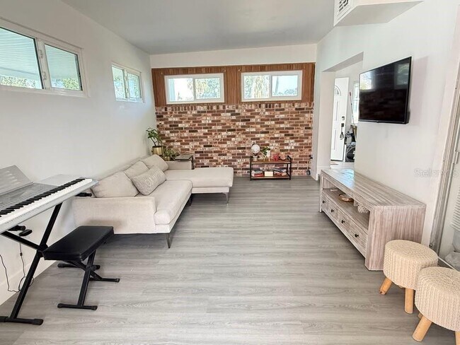 Building Photo - 4026 Indianapolis St NE