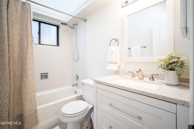 Building Photo - 588 Mogollon Cir