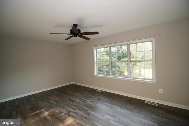 Building Photo - 114 Barnsfield Ct