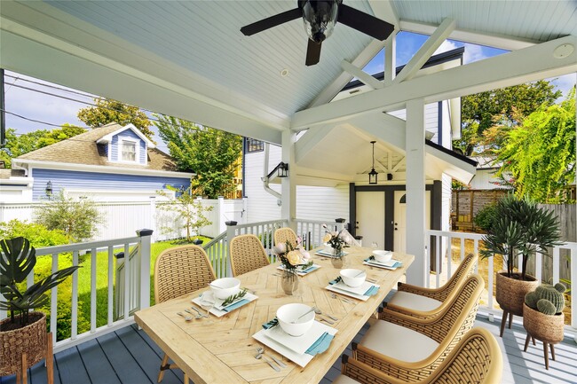 Building Photo - 208 E 12th St