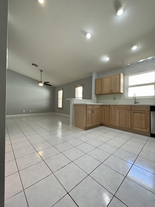 Building Photo - 7954 Stirling Bridge Blvd S