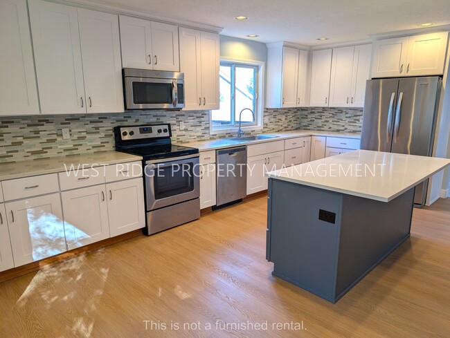 Building Photo - 5530 SW Coronado St