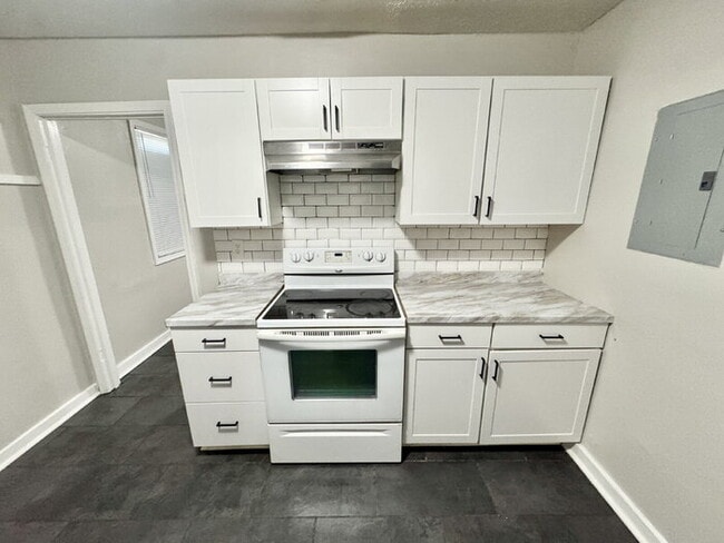 Building Photo - 1862 Farrington St