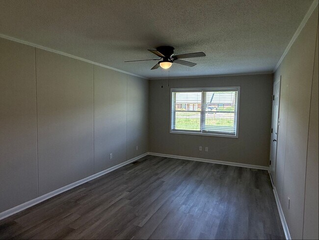 Building Photo - 1771 River Rd