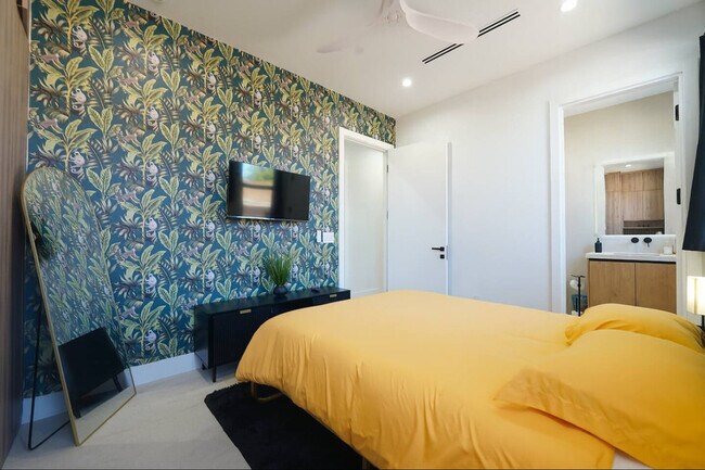 Building Photo - 1812 Miami Rd