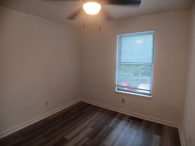 Building Photo - 206 Janie Ln