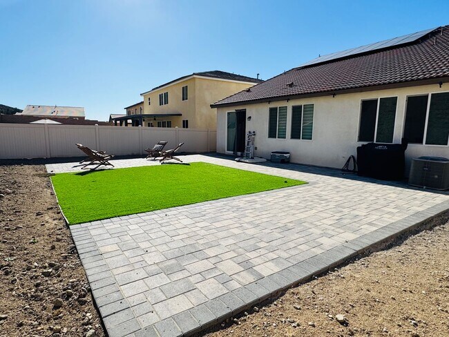 Building Photo - 5 Bedroom Home for Rent in Winchester