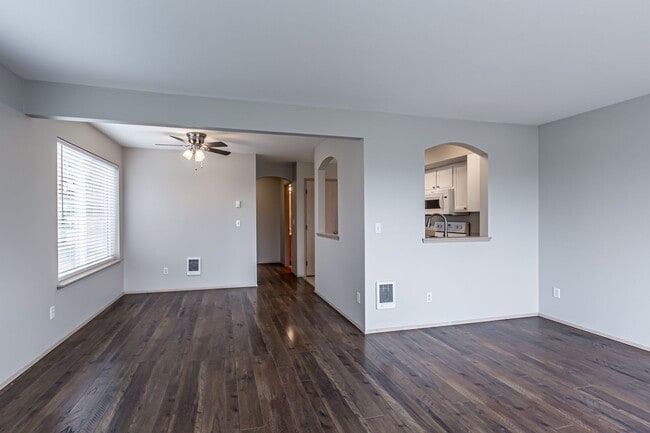 Building Photo - Wonderful Townhome in Browns Point with VIEWS!