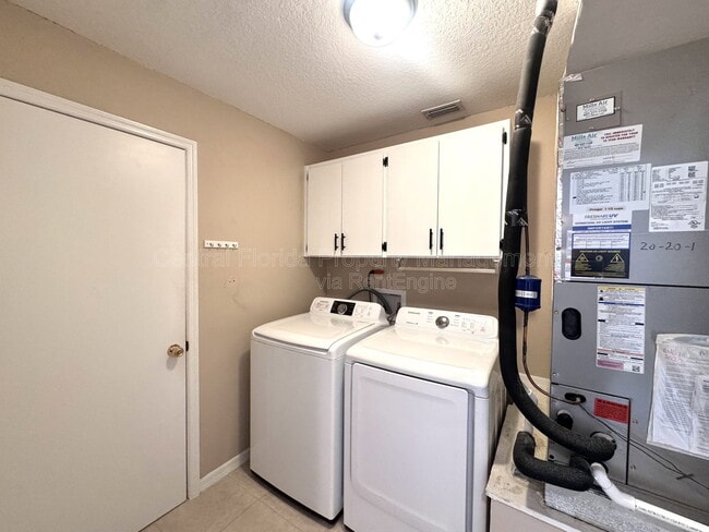 Building Photo - 5130 Sun Palm Dr