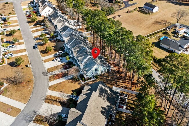 Building Photo - 571 Riverward Dr