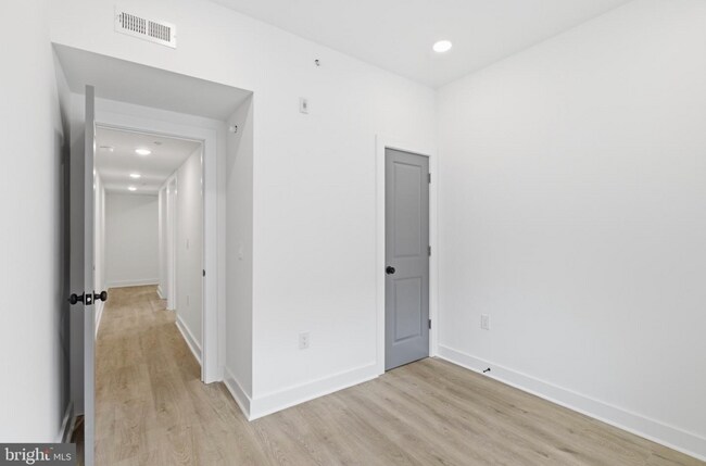 Building Photo - 630 W Cumberland St