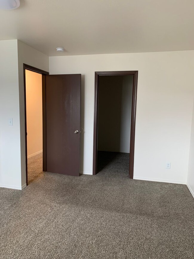 Building Photo - 3 Bdrm 1.5 Ba | Muldoon & Tudor area | AVA...