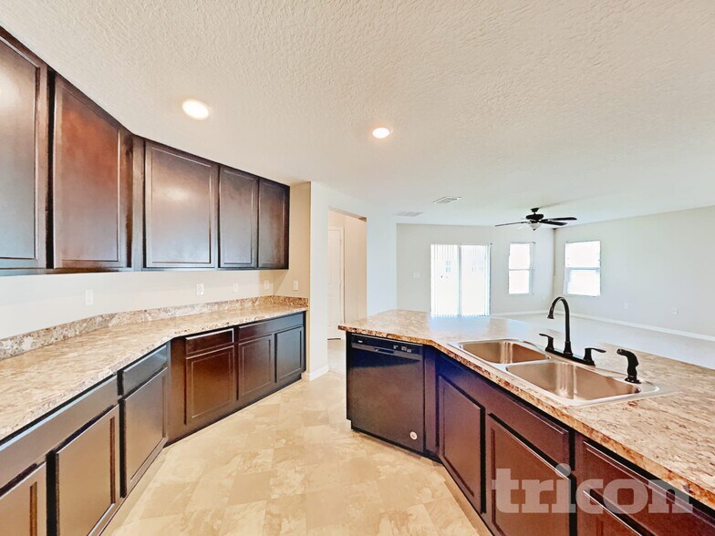 Building Photo - 10614 Massimo Dr