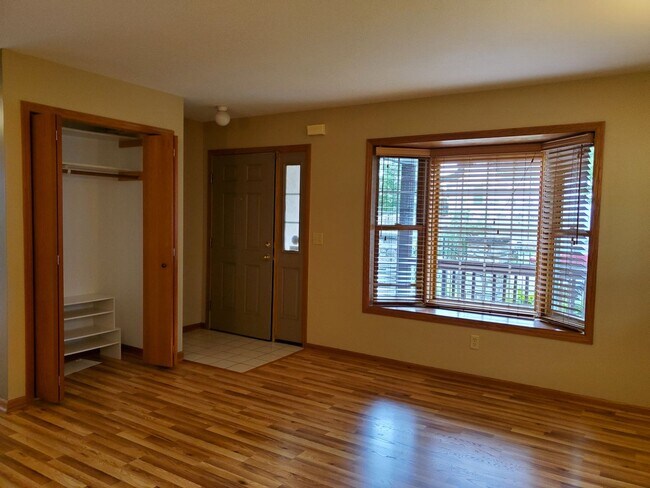 Building Photo - Elliot Park Minneapolis, Stand Alone House, Updated and Eco-friendly