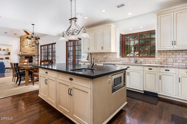 Building Photo - 1925 Tondolea Ln