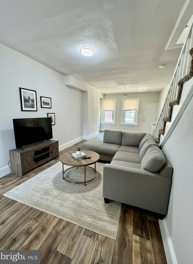 Building Photo - 2055 E Stella St