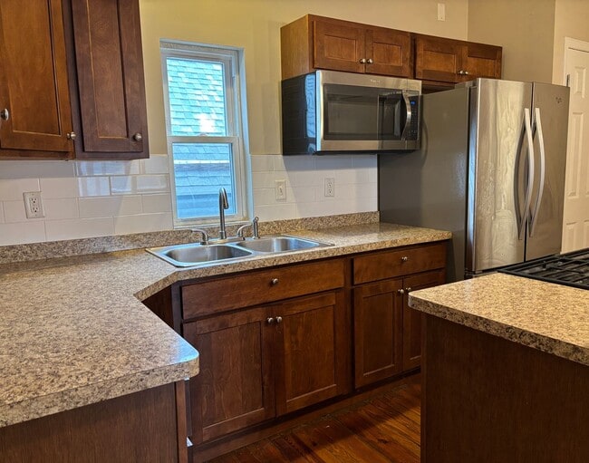 Building Photo - 580 Amherst St