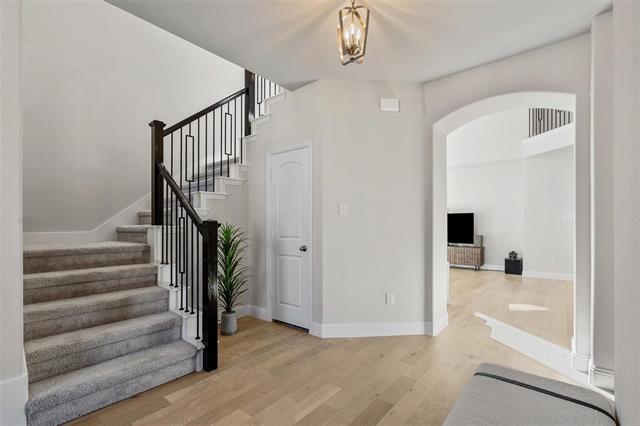 Building Photo - 1220 W Yarrow Ave