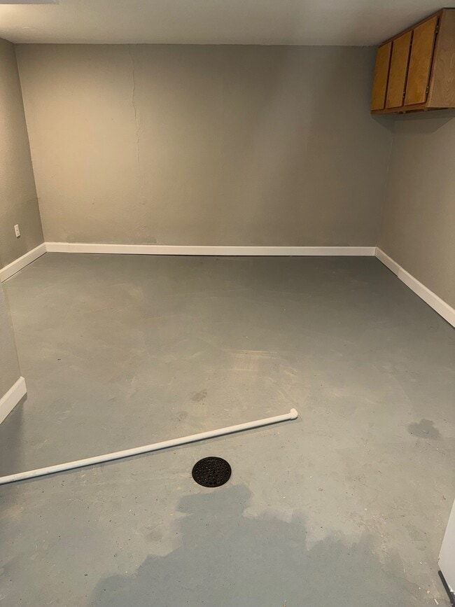 Building Photo - 732 E Culton St