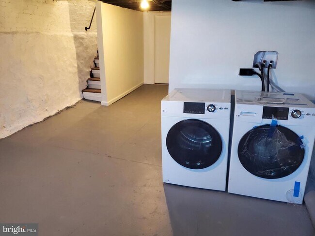 Building Photo - 604 E Indiana Ave