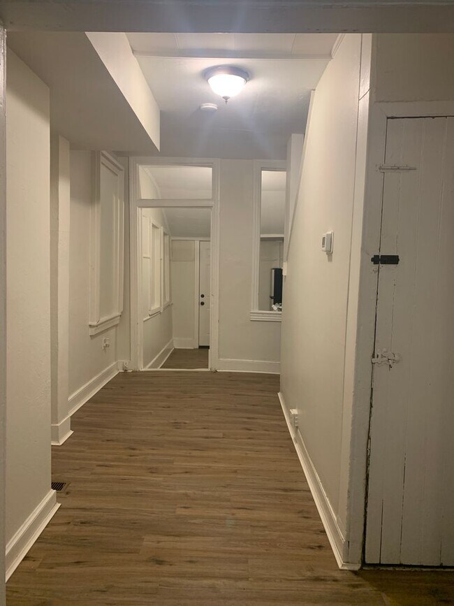 Building Photo - Future Rental-Cozy 1 Bedroom House with bo...