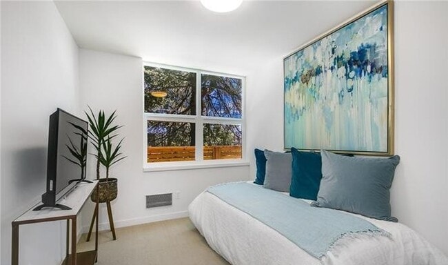 Building Photo - Magnolia Townhome