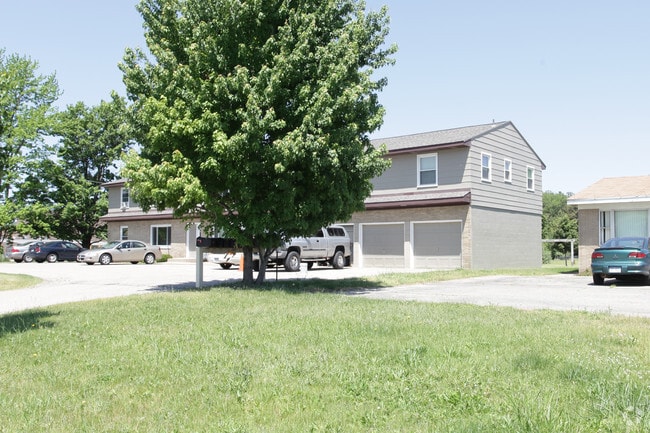 Building Photo - 6401-6412 Lake Michigan Dr