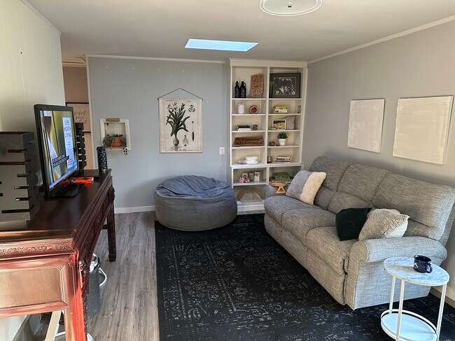 Building Photo - 2425 N Headley Rd