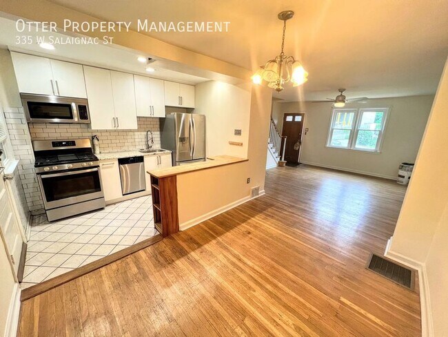 Building Photo - 335 Salaignac St