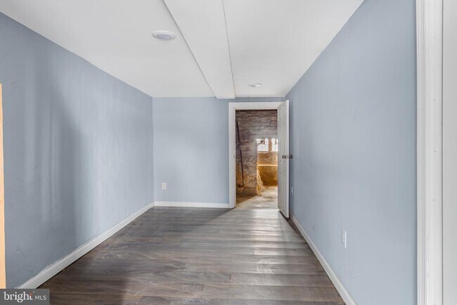 Building Photo - 2212 W Fayette St