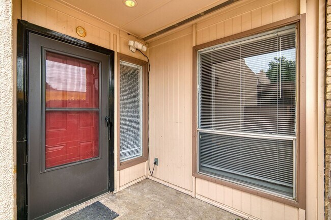 Building Photo - 3121 Park Ln