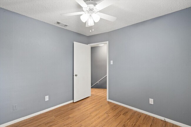 Building Photo - Perfectly Located Townhome in South Austin