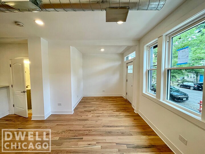 Building Photo - 1851 W Dickens Ave