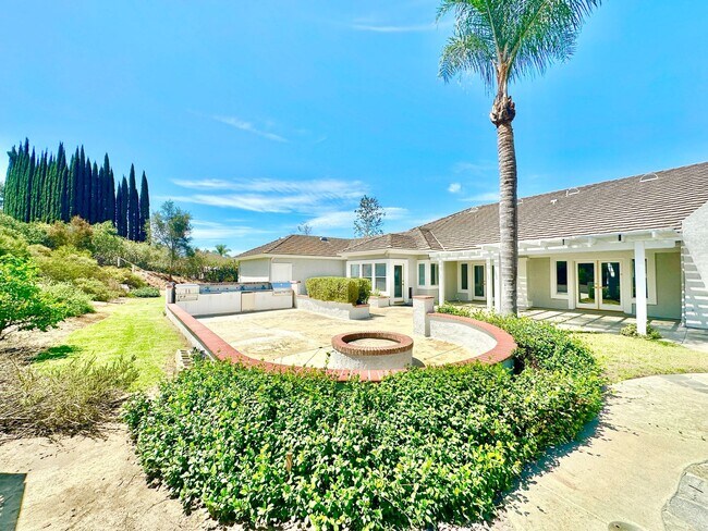 Building Photo - 4286 La Canada Rd
