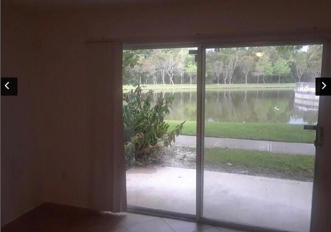 Building Photo - 100 Crestwood Ct N