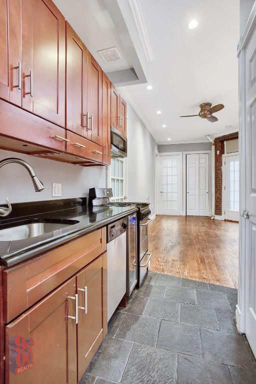 Building Photo - 309 W 97th St