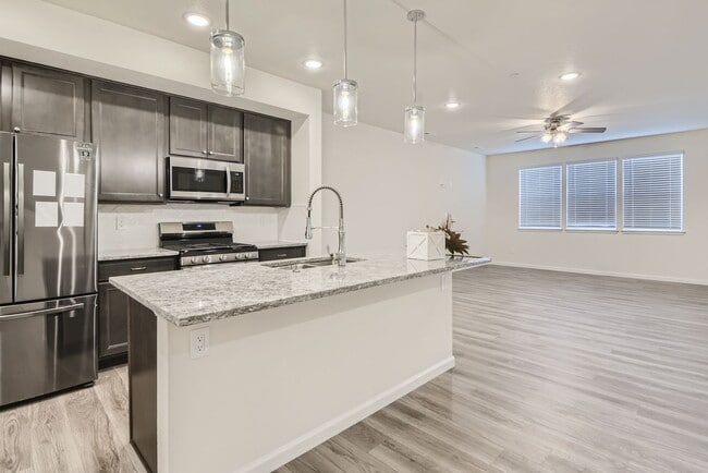 Building Photo - Beautiful 2-story modern townhome available for rent in booming Interquest & Voyager area