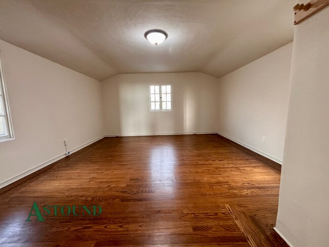 Building Photo - 915 Glendome Cir