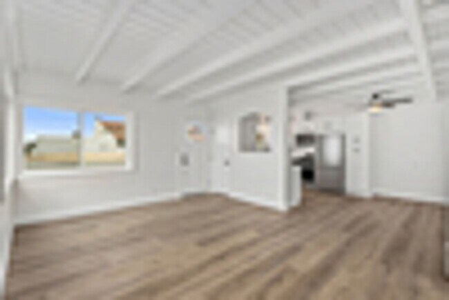 Building Photo - 303 S Ola Vista