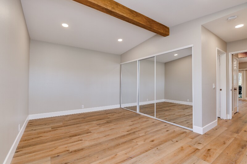 Building Photo - 8860 Villa La Jolla Dr