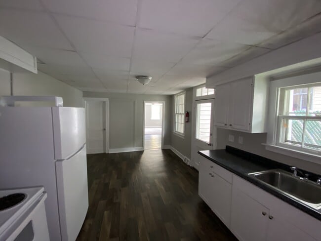 Building Photo - 338 S Duke St