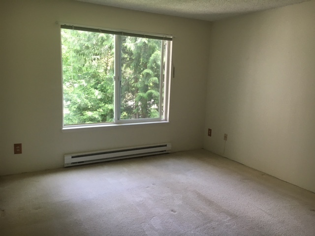 Building Photo - 3 Bedroom 1 & 3/4 Bath Condo in Desirable ...