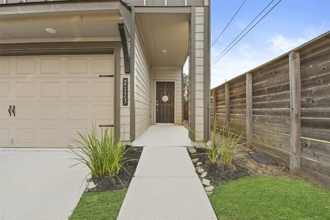 Building Photo - 2123 Sequoia Woods Dr